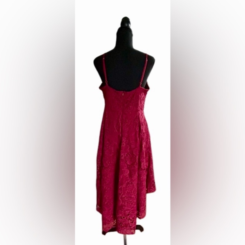 ♥️LULUS! “SO ADORED” BURGUNDY CROCHET LACE SLEEVELESS HIGH-LOW DRESS! ♥️ - Picture 15 of 16